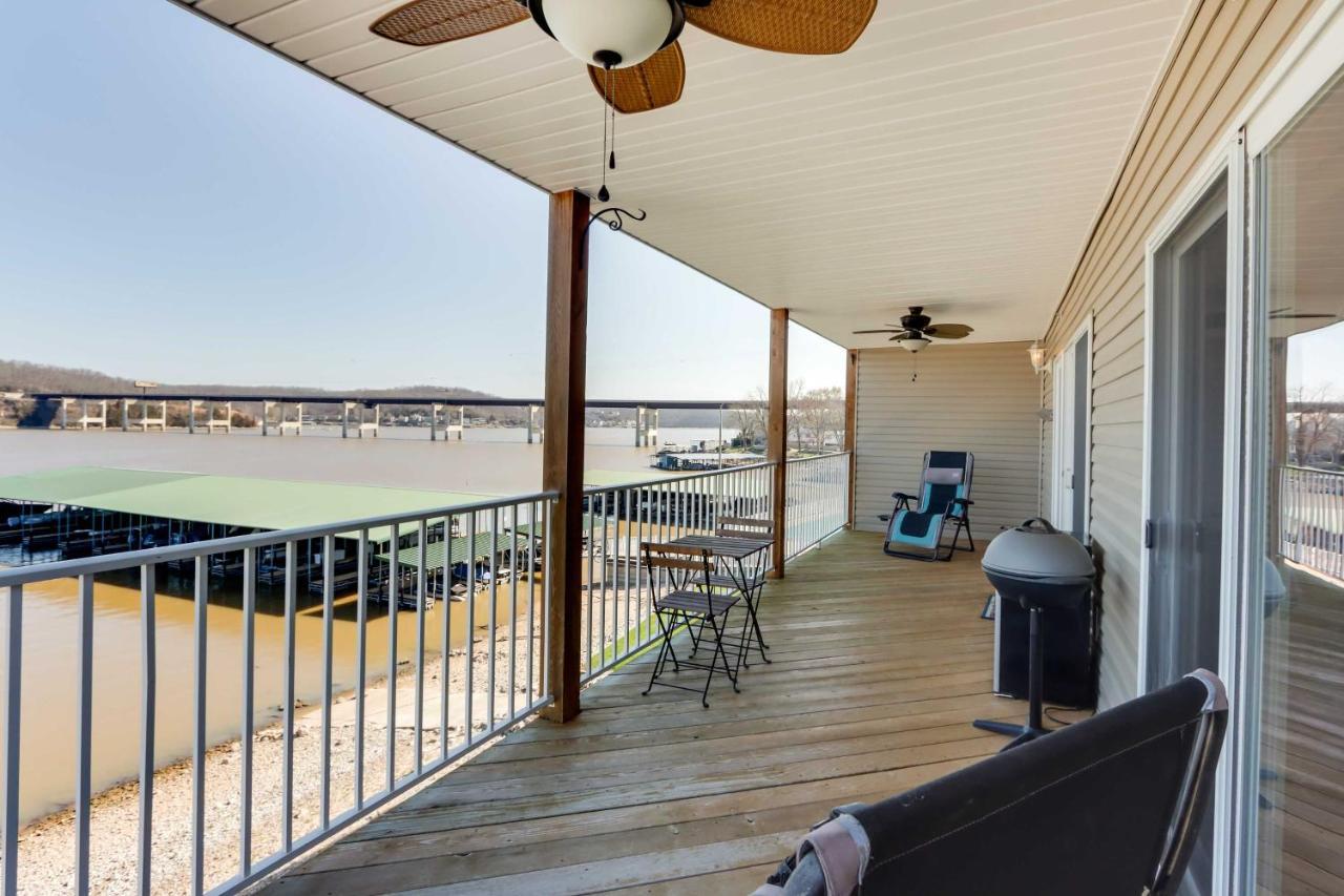 Lakefront Ozark Condo With Spacious Balcony! Camdenton Exterior photo